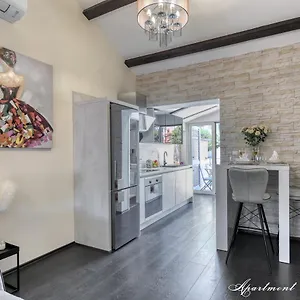 Apartment Penthouse Leonarda With Private Parking Pula